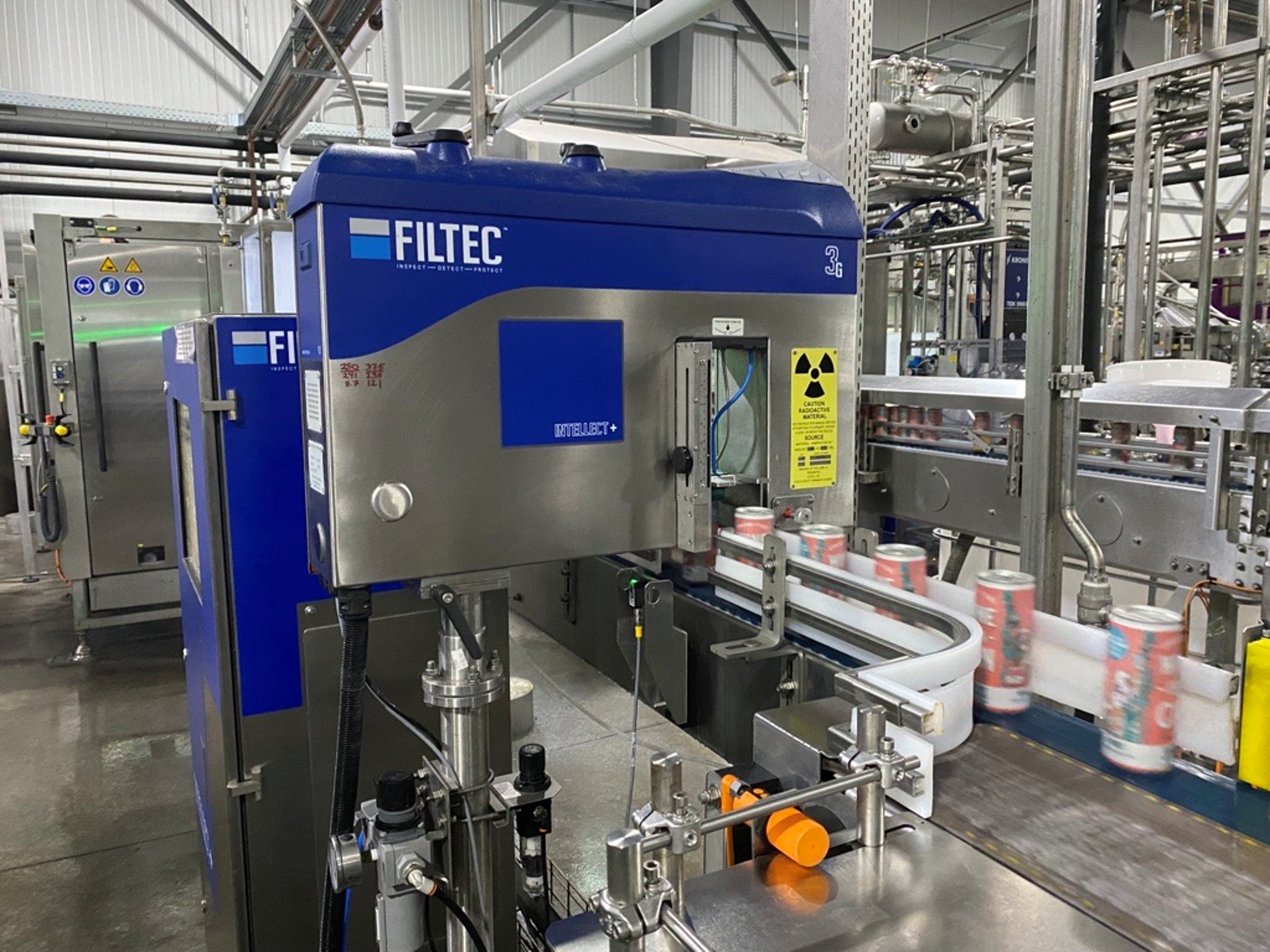 Free Flow Wine Canning Line 
